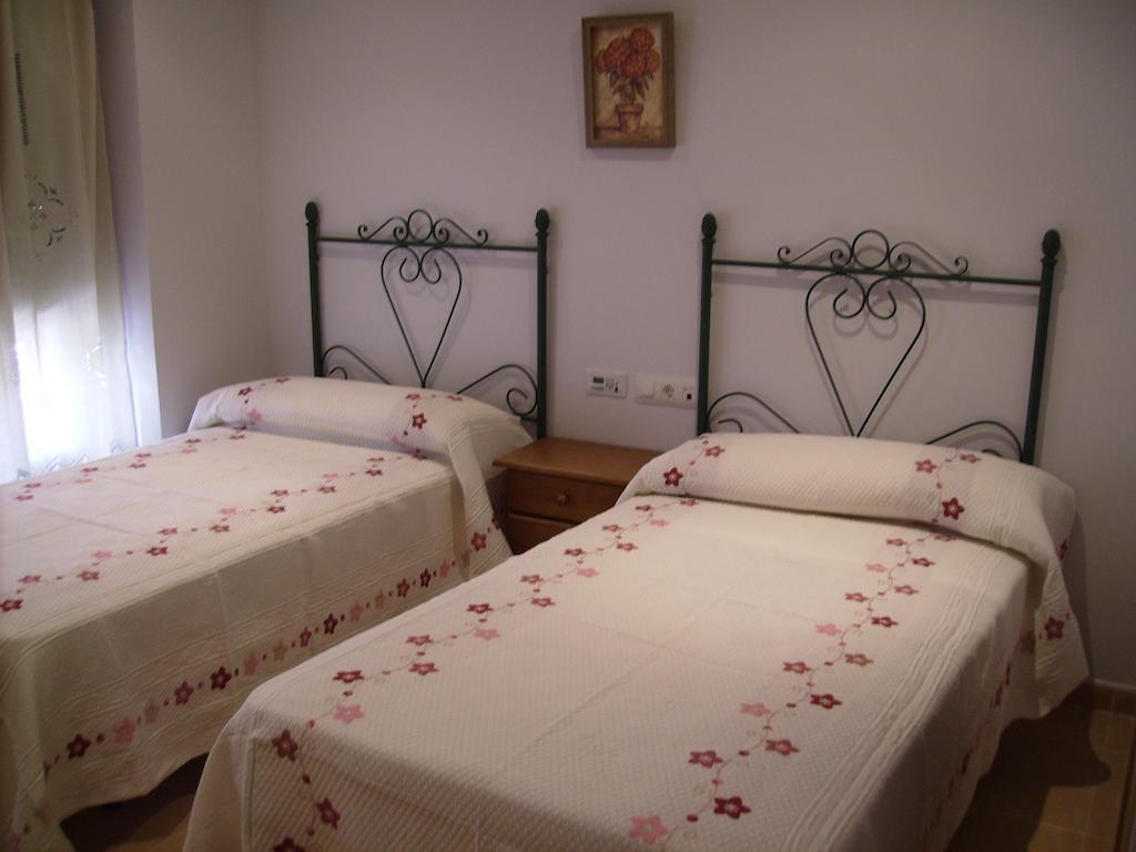Hotel Delphos Moraleja Zimmer foto