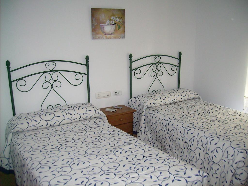 Hotel Delphos Moraleja Zimmer foto