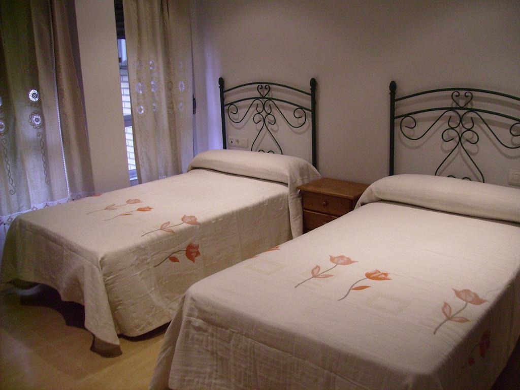 Hotel Delphos Moraleja Zimmer foto